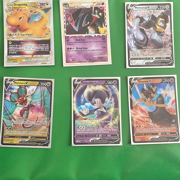 200+ Pokémon cards - Picture 3 of 3